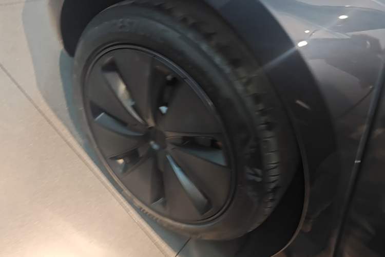 Used Tesla Model 3 2025 Rear-Wheel-Drive Version Right Rear Wheel Hub