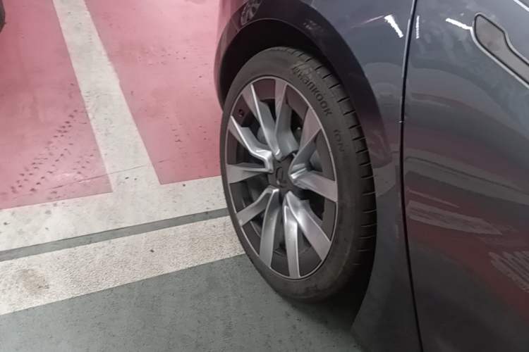 Used Tesla Model 3 2025 Rear-Wheel-Drive Version Right Rear Wheel Hub