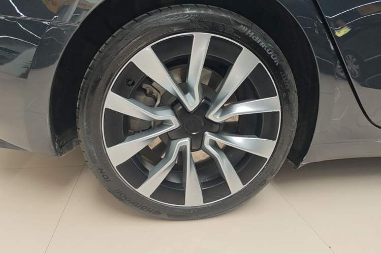 Used Tesla Model 3 2025 Rear-Wheel-Drive Version Right Rear Wheel Hub