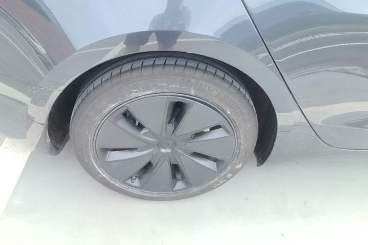 Used Tesla Model 3 2025 Rear-Wheel-Drive Version Right Rear Wheel Hub