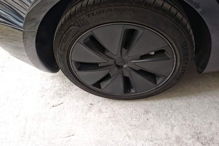 Used Tesla Model 3 2025 Rear-Wheel-Drive Version Right Rear Wheel Hub