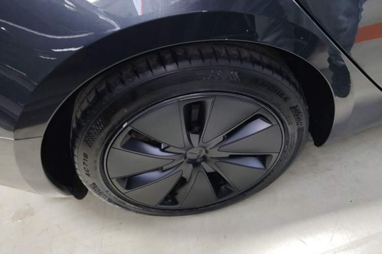 Used Tesla Model 3 2025 Rear-Wheel-Drive Version Right Rear Wheel Hub