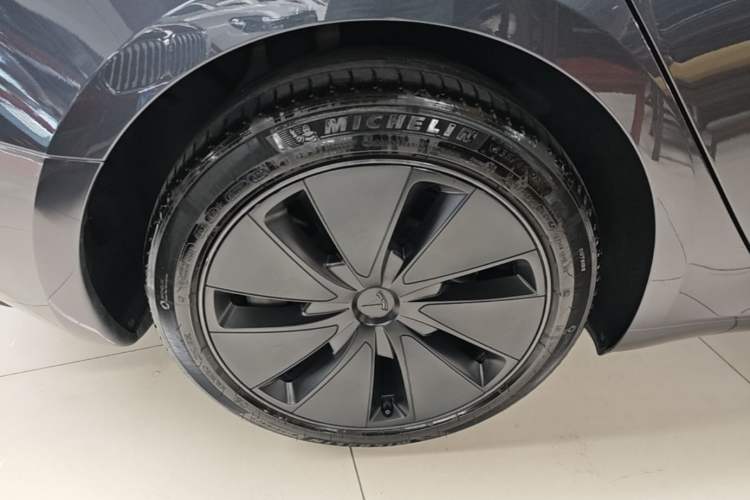 Used Tesla Model 3 2025 Rear-Wheel-Drive Version Right Rear Wheel Hub