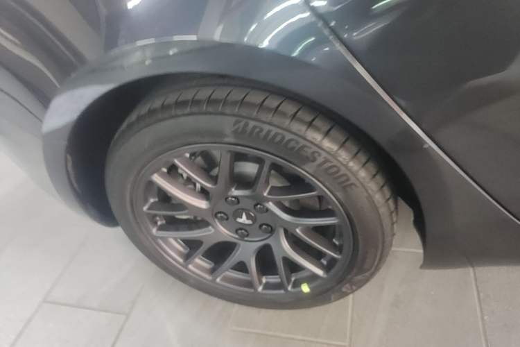 Used Tesla Model 3 2025 Rear-Wheel-Drive Version Right Rear Wheel Hub