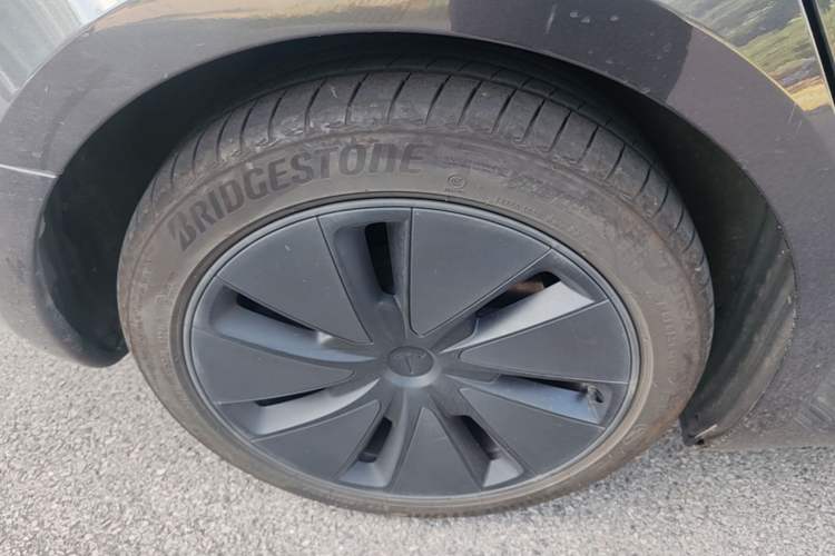 Used Tesla Model 3 2025 Rear-Wheel-Drive Version Right Rear Wheel Hub