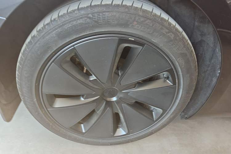Used Tesla Model 3 2025 Rear-Wheel-Drive Version Right Rear Wheel Hub