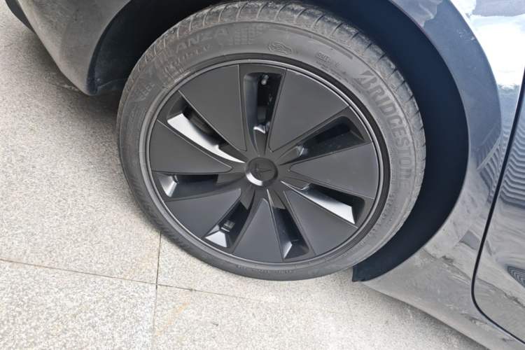 Used Tesla Model 3 2025 Rear-Wheel-Drive Version Right Rear Wheel Hub