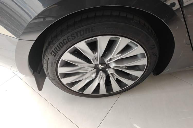 Used Tesla Model 3 2025 Rear-Wheel-Drive Version Right Rear Wheel Hub