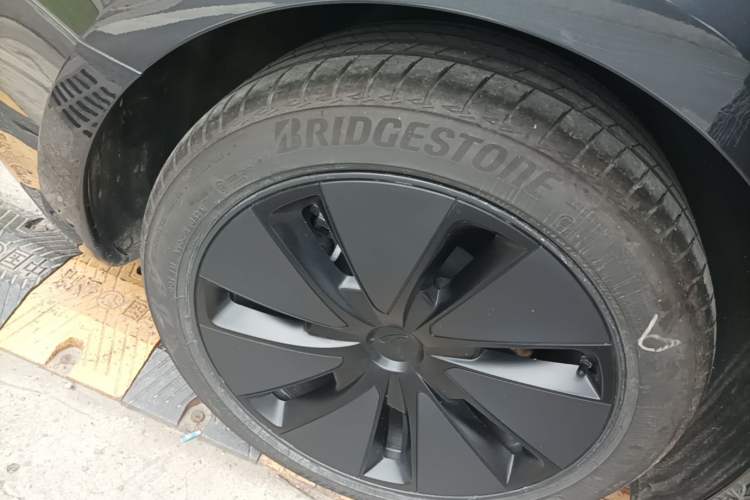 Used Tesla Model 3 2025 Rear-Wheel-Drive Version Right Rear Wheel Hub