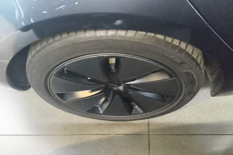 Used Tesla Model 3 2025 Rear-Wheel-Drive Version Right Rear Wheel Hub