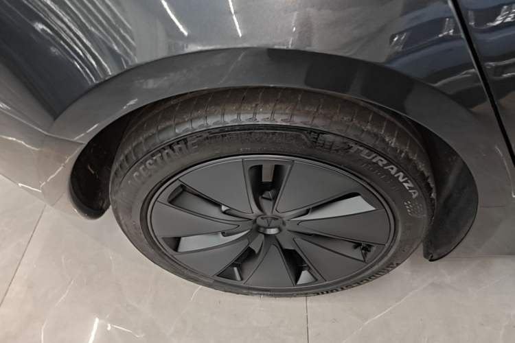 Used Tesla Model 3 2025 Rear-Wheel-Drive Version Right Rear Wheel Hub