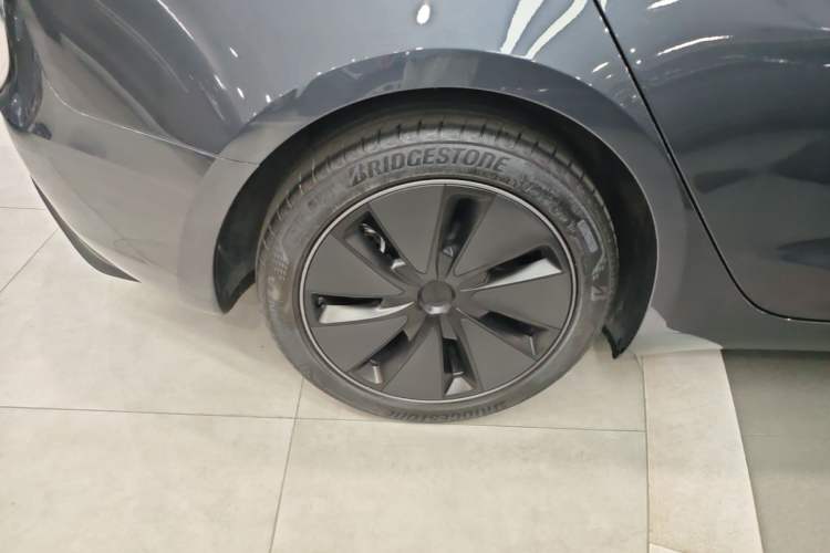 Used Tesla Model 3 2025 Rear-Wheel-Drive Version Right Rear Wheel Hub