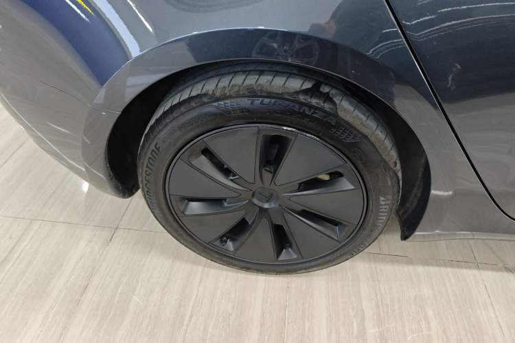 Used Tesla Model 3 2025 Rear-Wheel-Drive Version Right Rear Wheel Hub