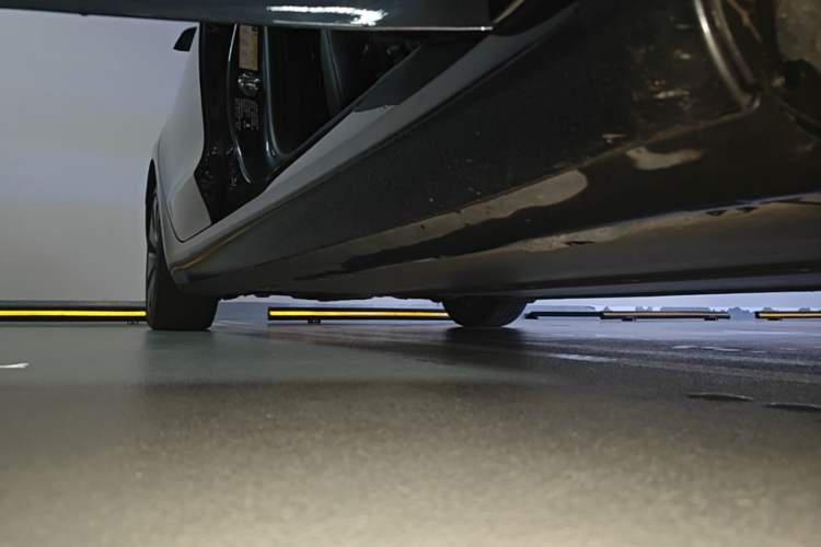Used Tesla Model 3 2025 Rear-Wheel-Drive Version Right Side Sill