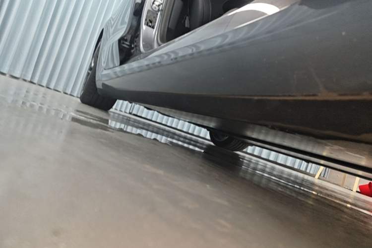 Used Tesla Model 3 2025 Model Revised High-Performance All-Wheel-Drive Version Right Side Sill