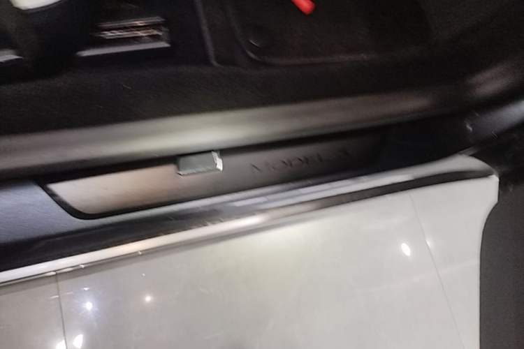 Used Tesla Model 3 2025 Rear-Wheel-Drive Version Right Side Sill