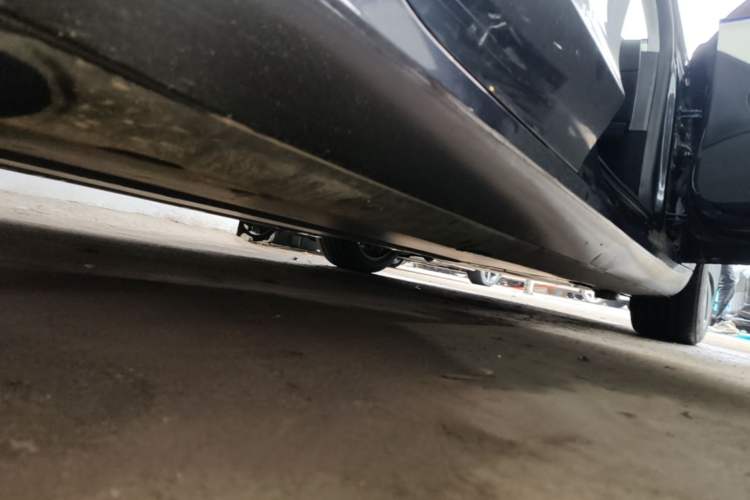 Used Tesla Model 3 2025 Long-Range All-Wheel-Drive Version Right Side Sill