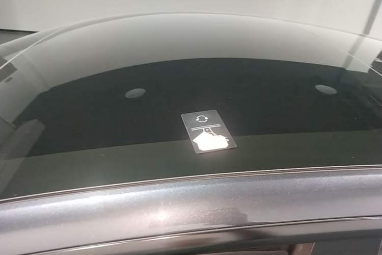 Used Tesla Model 3 2025 Rear-Wheel-Drive Version Roof