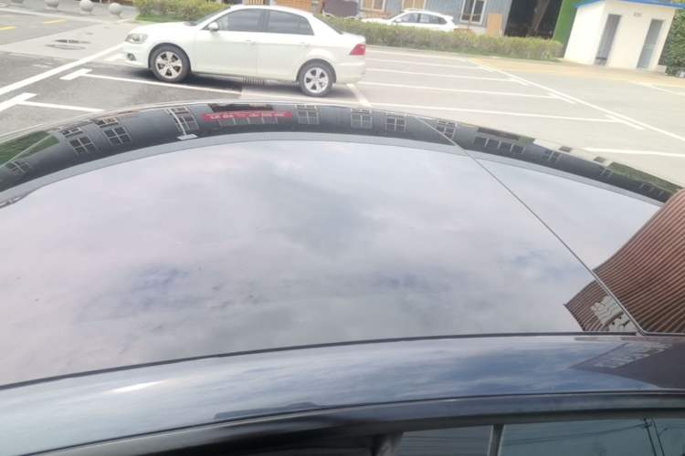 Used Tesla Model 3 2025 Rear-Wheel-Drive Version Roof