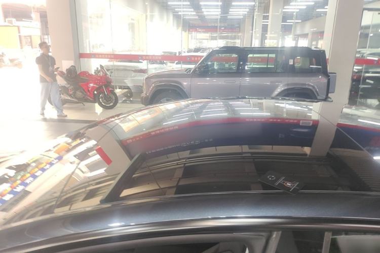 Used Tesla Model 3 2025 Rear-Wheel-Drive Version Roof