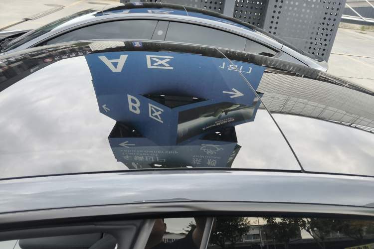 Used Tesla Model 3 2025 Rear-Wheel-Drive Version Roof