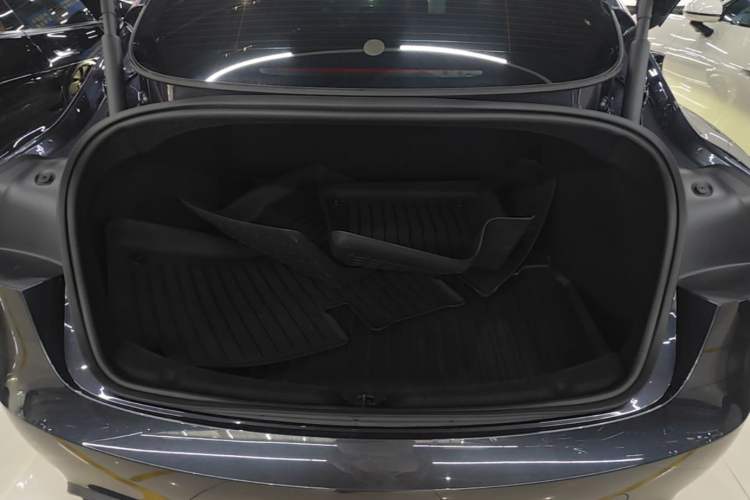 Used Tesla Model 3 2025 Rear-Wheel-Drive Version Trunk