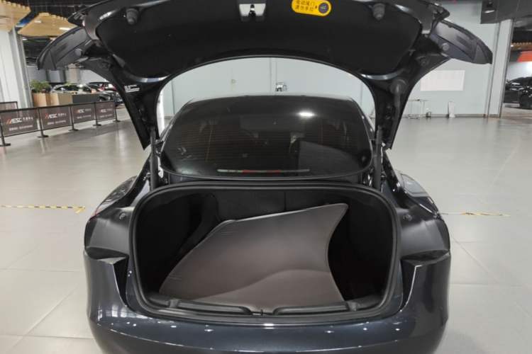 Used Tesla Model 3 2025 Rear-Wheel-Drive Version Trunk