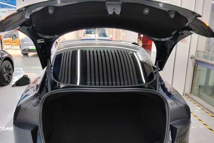 Used Tesla Model 3 2025 Rear-Wheel-Drive Version Trunk
