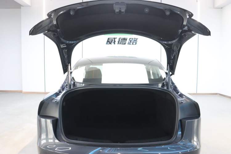 Used Tesla Model 3 2025 Rear-Wheel-Drive Version Trunk