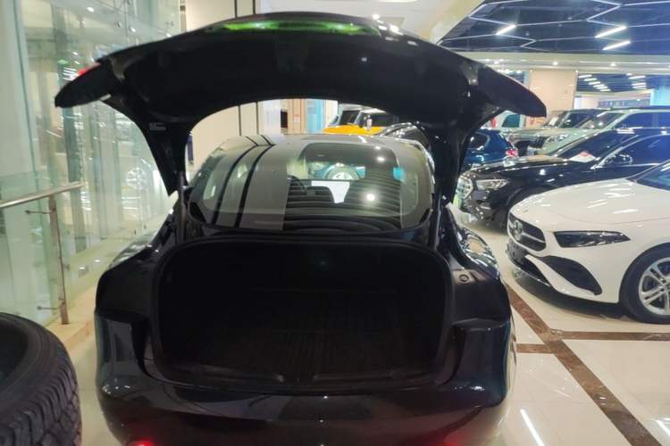 Used Tesla Model 3 2025 Rear-Wheel-Drive Version Trunk