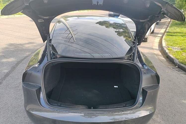 Used Tesla Model 3 2025 Rear-Wheel-Drive Version Trunk