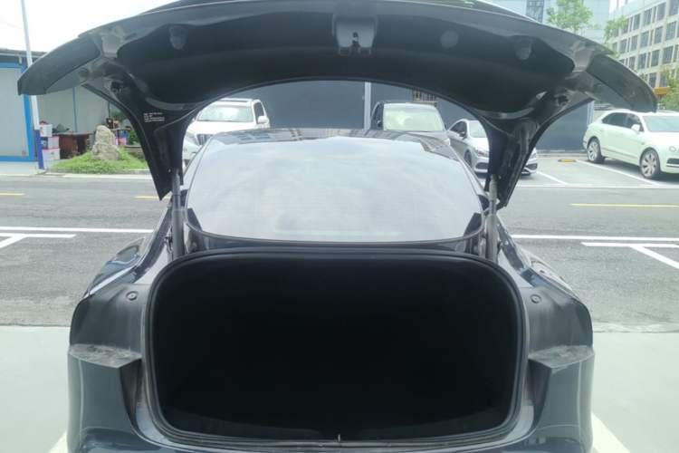 Used Tesla Model 3 2025 Rear-Wheel-Drive Version Trunk