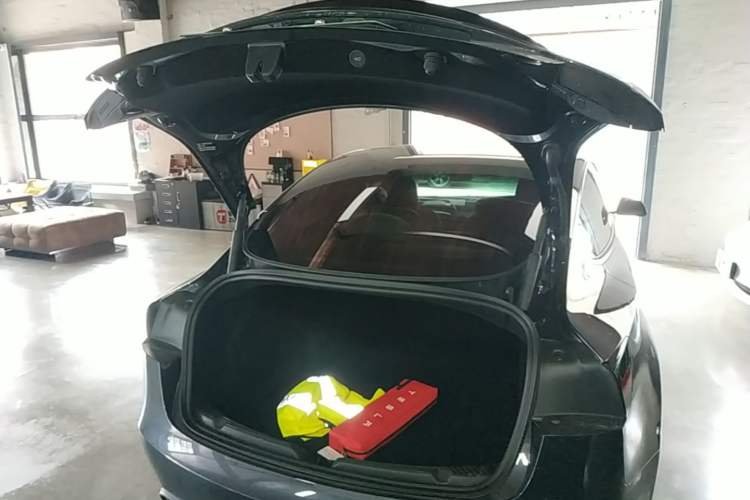 Used Tesla Model 3 2025 Rear-Wheel-Drive Version Trunk