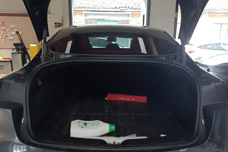 Used Tesla Model 3 2025 Rear-Wheel-Drive Version Trunk