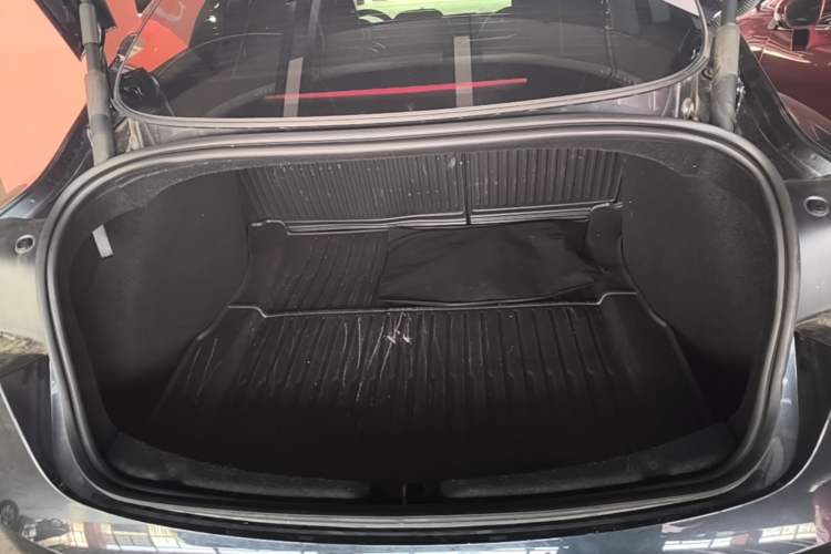 Used Tesla Model 3 2025 Rear-Wheel-Drive Version Trunk