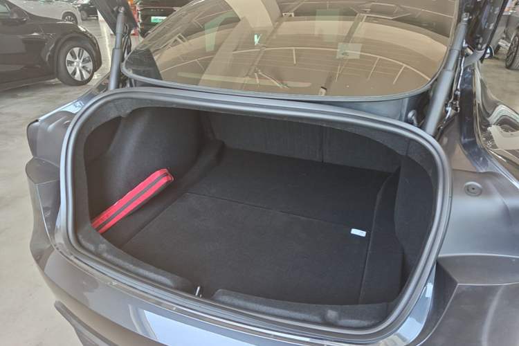 Used Tesla Model 3 2025 Rear-Wheel-Drive Version Trunk