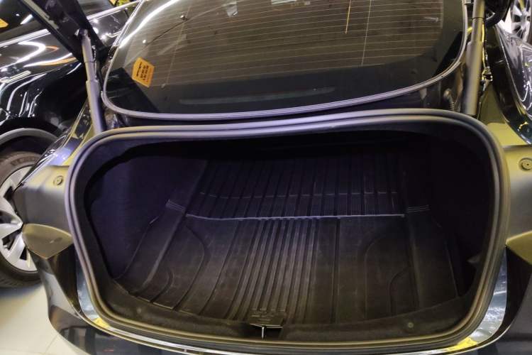 Used Tesla Model 3 2025 Rear-Wheel-Drive Version Trunk