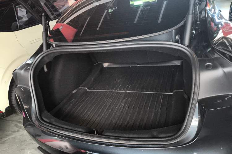 Used Tesla Model 3 2025 Rear-Wheel-Drive Version Trunk