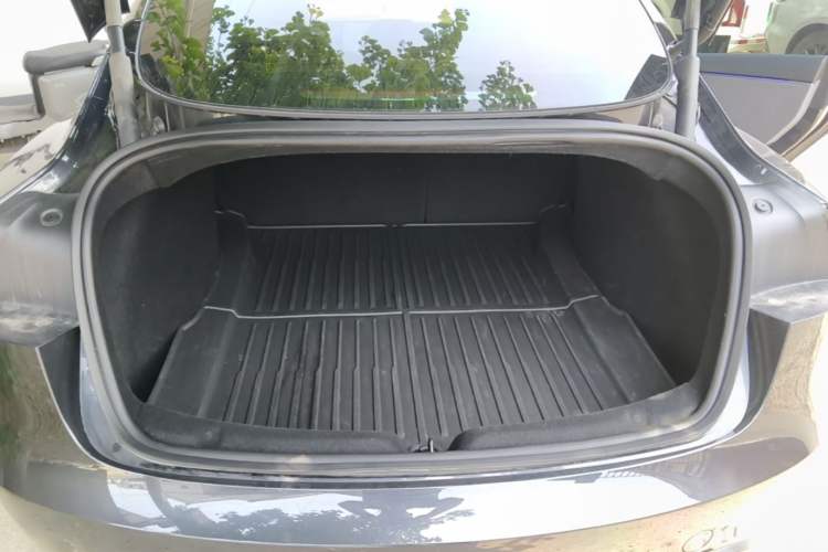 Used Tesla Model 3 2025 Rear-Wheel-Drive Version Trunk