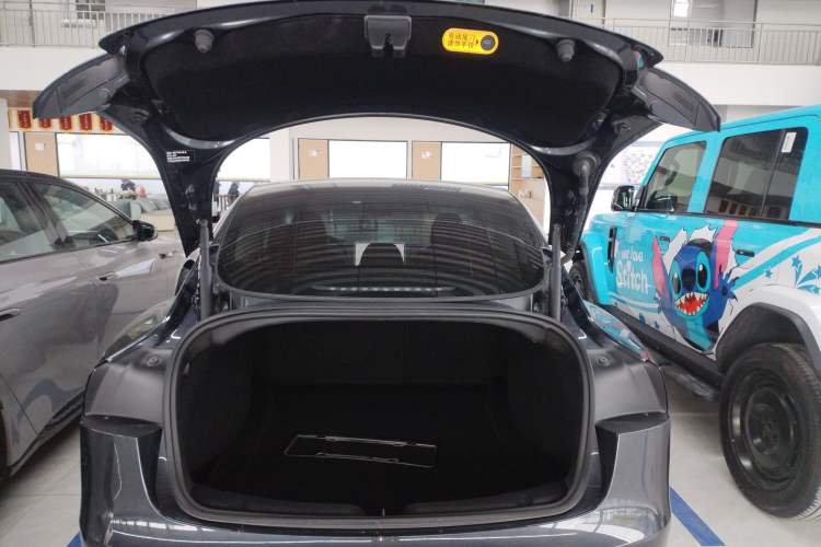 Used Tesla Model 3 2025 Rear-Wheel-Drive Version Trunk
