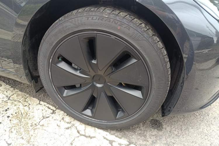 Used Tesla Model 3 2025 Rear-Wheel-Drive Version Right Front Wheel Hub
