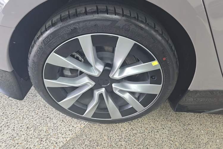 Used Tesla Model 3 2025 Model Revised Long-Range All-Wheel-Drive Version Exterior 3