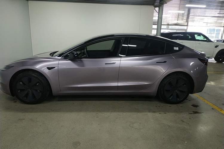 Used Tesla Model 3 2025 Rear-Wheel-Drive Version Exterior 3