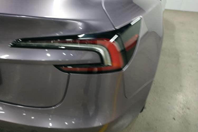 Used Tesla Model 3 2025 Rear-Wheel-Drive Version Exterior 6