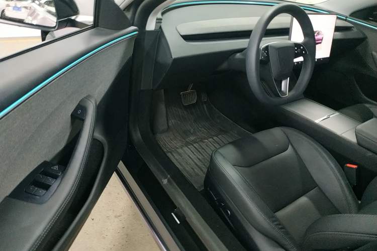 Used Tesla Model 3 2025 Rear-Wheel-Drive Version Interior 3