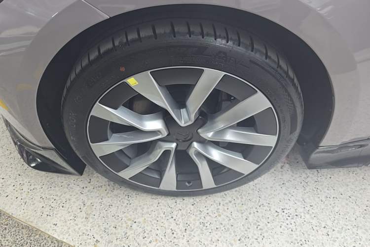 Used Tesla Model 3 2025 Long-Range All-Wheel-Drive Version Left Front Wheel Hub