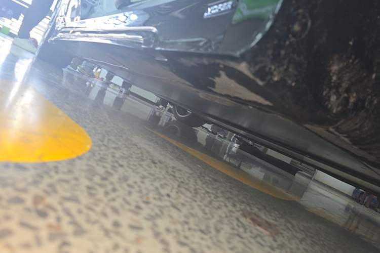Used Tesla Model 3 2025 Long-Range All-Wheel-Drive Version Right Side Sill