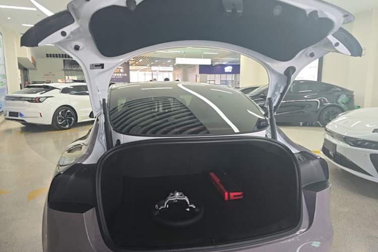 Used Tesla Model 3 2025 Long-Range All-Wheel-Drive Version Trunk