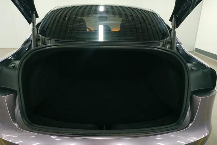 Used Tesla Model 3 2025 Rear-Wheel-Drive Version Trunk