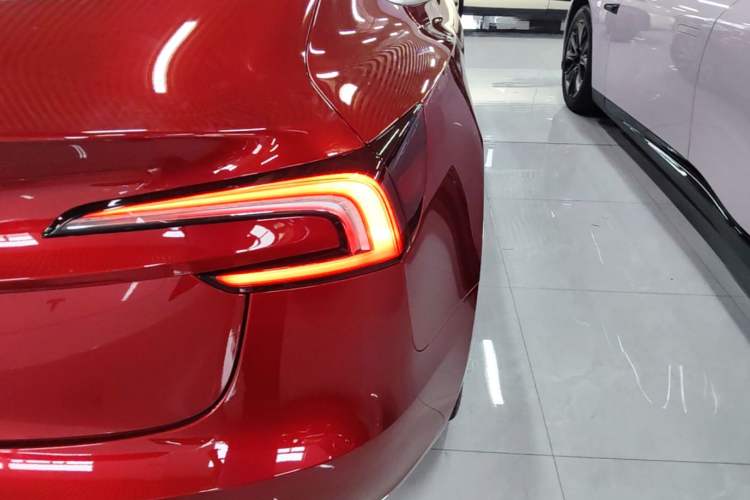 Used Tesla Model 3 2025 Rear-Wheel-Drive Version Exterior 3